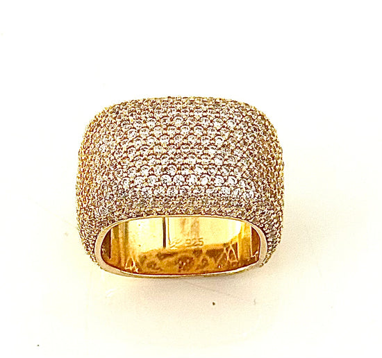 Anillo cuadrado de plata dorada y circonitas