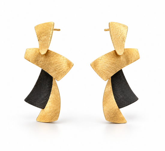 Pendientes de plata dorada y esmalte negro largos