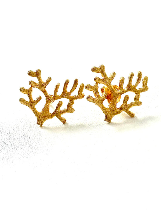 Pendientes dorados de corales