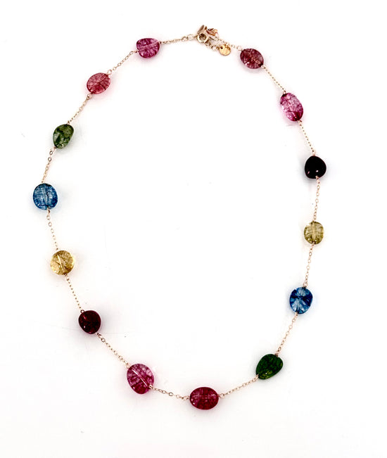 Gargantilla de piedras grandes naturales montado en plata dorada