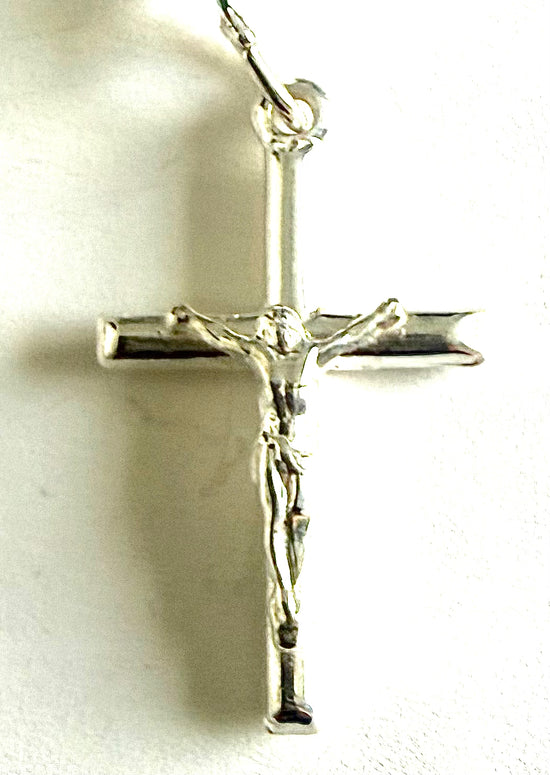 Cruz de tubo con Cristo de plata