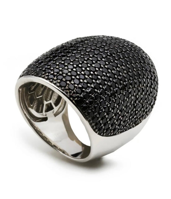 Anillo de plata cuajado de circonitas negras