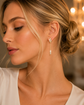 Pendientes finos de oro amarillo y cadena con brillantes colgantes