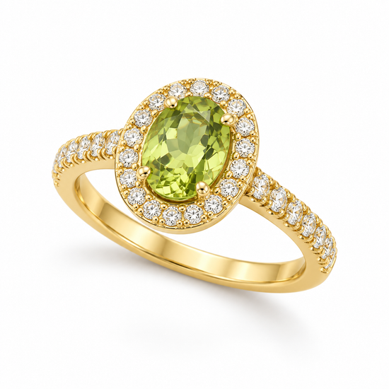 Anillo de oro amarillo y Prasiolita en el centro con diamantes