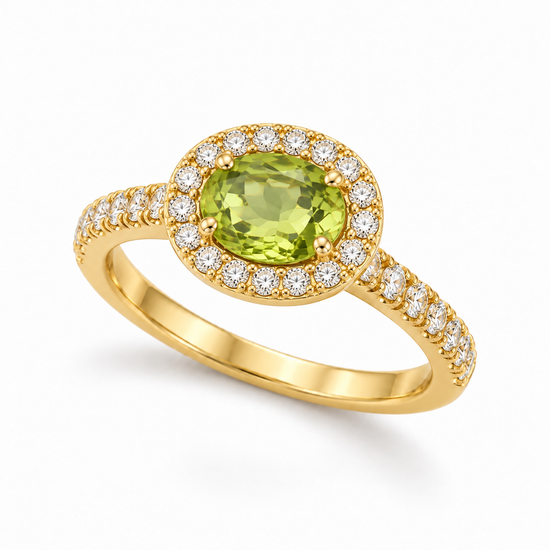 Anillo de oro amarillo y Prasiolita en el centro con diamantes